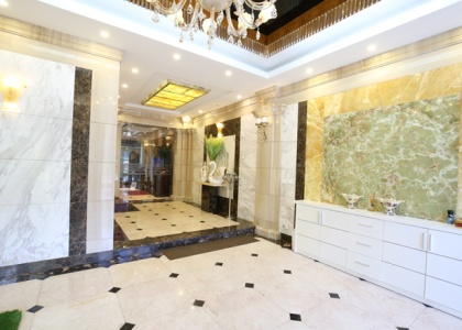 Ngôi nhà nổi bật với đá hoa cương